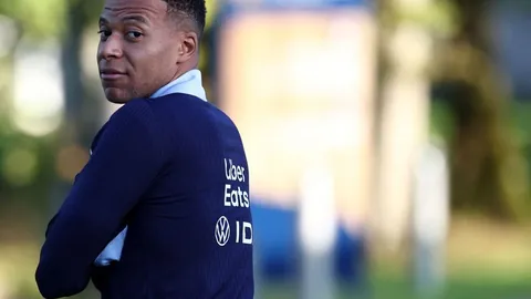 楊政體測壓力過大，宣布棄考體測同時出現脫發情況。