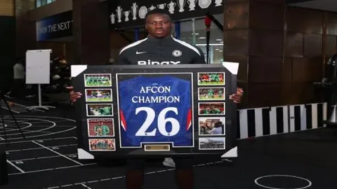 “英超独家解读：斯洛特正名，阿诺德转会传闻不影响心态”